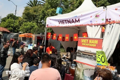 El stand de comida tradicional de Vietnam. (Foto: VNA)