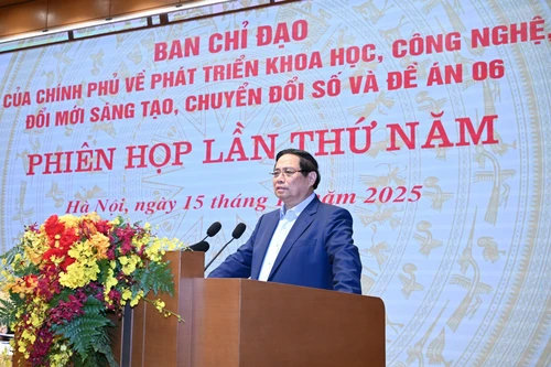 El primer ministro de Vietnam, Pham Minh Chinh, habla en la reunión. (Foto: Nhan Dan)