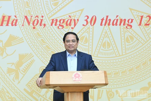 El primer ministro de Vietnam, Pham Minh Chinh, habla en la reunión. (Foto: Nhan Dan)