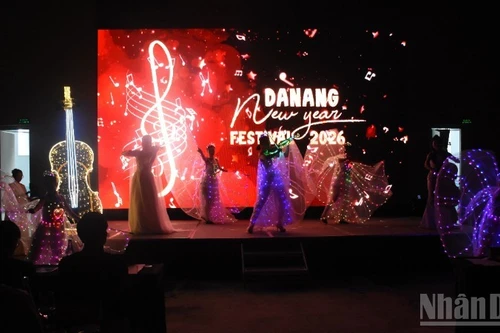 Da Nang presenta un festival multitudinario para recibir 2026. (Foto: Nhan Dan)