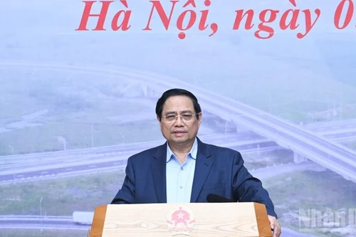 El primer ministro de Vietnam, Pham Minh Chinh, habla en la reunión. (Foto: Nhan Dan)