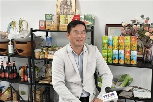 Nguyen Thanh Binh, director ejecutivo de KQ Trading y presidente de la Asociación de Logística e Inversión Vietnam-Australia, durante una entrevista con la Agencia Vietnamita de Noticias. (Foto: VNA)