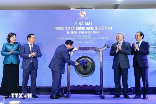 El primer ministro de Vietnam, Pham Minh Chinh, inaugura el Centro Financiero Internacional en Ciudad Ho Chi Minh. (Foto: VNA)