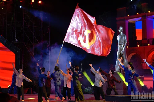 [Foto] Panorama de programa artístico “Dos manos para construir la Patria” en Ciudad Ho Chi Minh