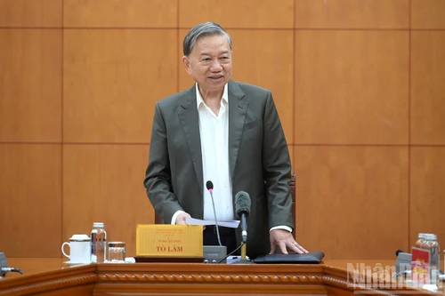 El secretario general del Partido Comunista de Vietnam, To Lam, habla en el evento. 