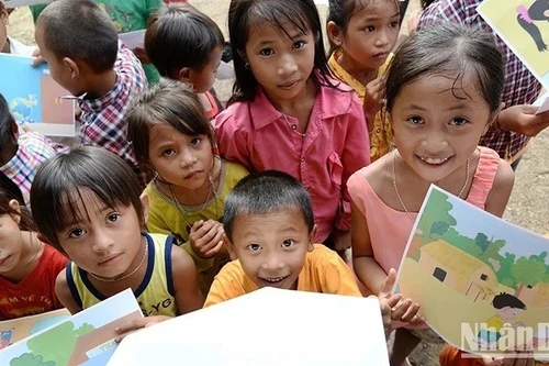 Niños en la escuela de Hat Khoang, comuna de Muong Mun, distrito de Tuan Giao, provincia vietnamita de Dien Bien. (Foto: Thuy Nguyen)