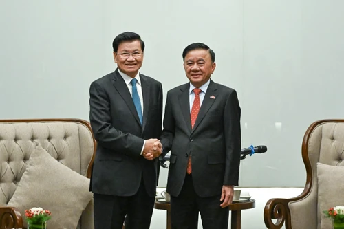 [Foto] Alto funcionario partidista vietnamita preside ceremonia de despedida al líder laosiano