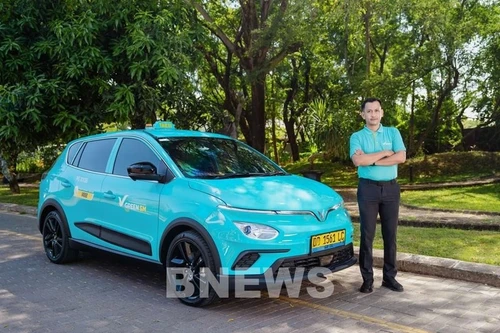 Green SM, el servicio de taxi eléctrico pionero de la compañía vietnamita GSM, se lanzó oficialmente en la ciudad indonesia de Bekasi. (Foto: VNA)