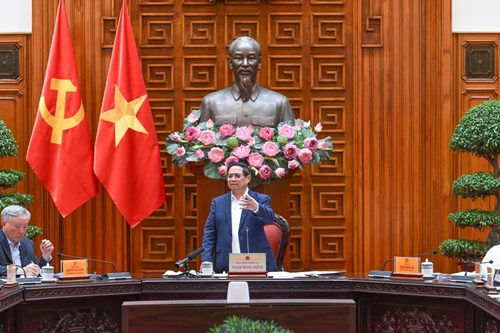 [Foto] Premier vietnamita preside reunión de Comité Permanente del Gobierno sobre proyectos ferroviarios