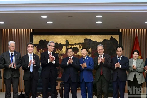 [Foto] Premier vietnamita recibe a delegación de Comisión Europea