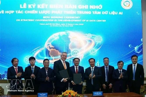 En la firma de un Memorando de Entendimiento de colaboración entre el Departamento de Ciencia y Tecnología de Ciudad de Ho Chi Minh y la empresa Accelerated Infrastructure Capital (AIC). (Fuente: VNA)