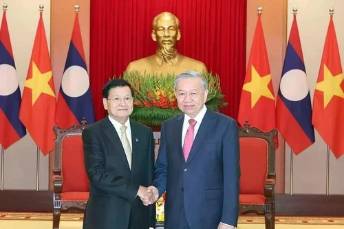 El secretario general del Partido Comunista de Vietnam, To Lam, y el secretario general del Partido Popular Revolucionario y presidente de Laos, Thongloun Sisoulith, en Hanói en octubre de 2025. (Fuente: VNA)