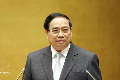 El primer ministro Pham Minh Chinh presenta el “Programa de Acción para la implementación de la Resolución del XIV Congreso Nacional del Partido”. (Foto: VNA)