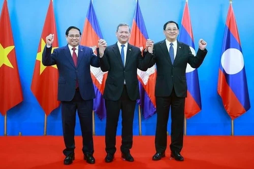 El primer ministro de Vietnam, Pham Minh Chinh, se reúne el 6 de febrero con sus homólogos de Camboya, Hun Manet, y de Laos, Sonexay Siphandone, durante el Encuentro de Alto Nivel entre el Partido Popular de Camboya, el Partido Comunista de Vietnam y el Partido Popular Revolucionario de Laos (Foto: Duong Giang/VNA)