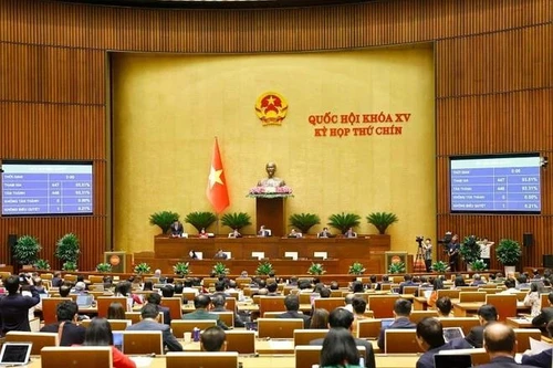 La legislatura aprobó la Resolución sobre la política de inversión para el Proyecto de la Autopista Quy Nhon-Pleiku. (Foto: VNA)