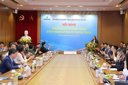 La conferencia para desplegar el programa “STEM Innovation Petrovietnam”. (Foto: VNA)
