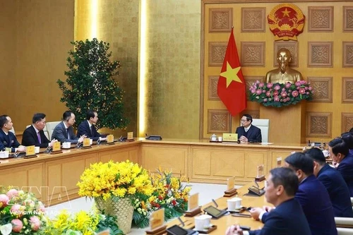 El primer ministro de Vietnam, Pham Minh Chinh, recibe a He Wei, embajador de China. (Foto: VNA)