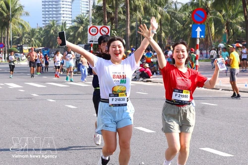 Atletas extranjeras participan con entusiasmo en el evento. (Foto: VNA)