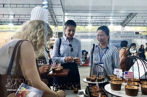 Degustación de platos preparados en el programa "Explorar la Agricultura de Estados Unidos", organizado por el Departamento de Agricultura de Estados Unidos y el Consulado General de Washington en Ciudad Ho Chi Minh. (Foto ilustrativa: VNA)