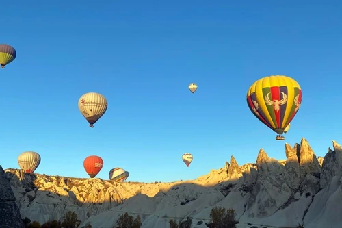 Cada vez más turistas vietnamitas llegan a Turquía para explorar sus hermosas y misteriosas tierras. En la foto: La zona turística de globos aerostáticos más famosa del mundo, en la región turca de Capadocia. (Foto: VNA)