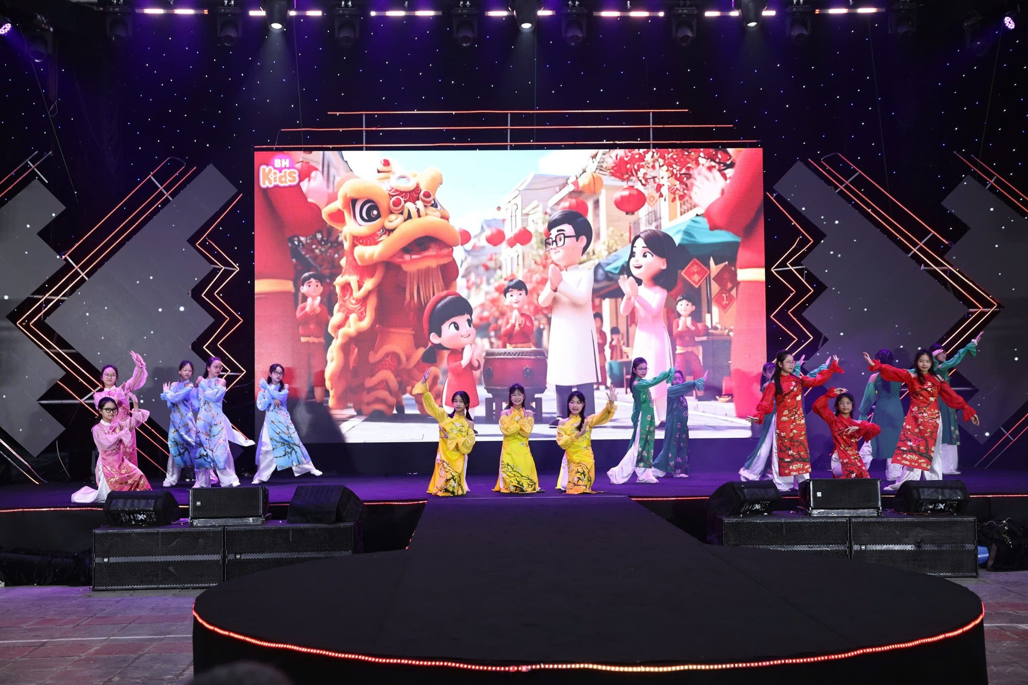 La preparación de las actuaciones permite a los pupilos conocer las tradiciones culturales de la nación en el Tet y mostrar su creatividad.