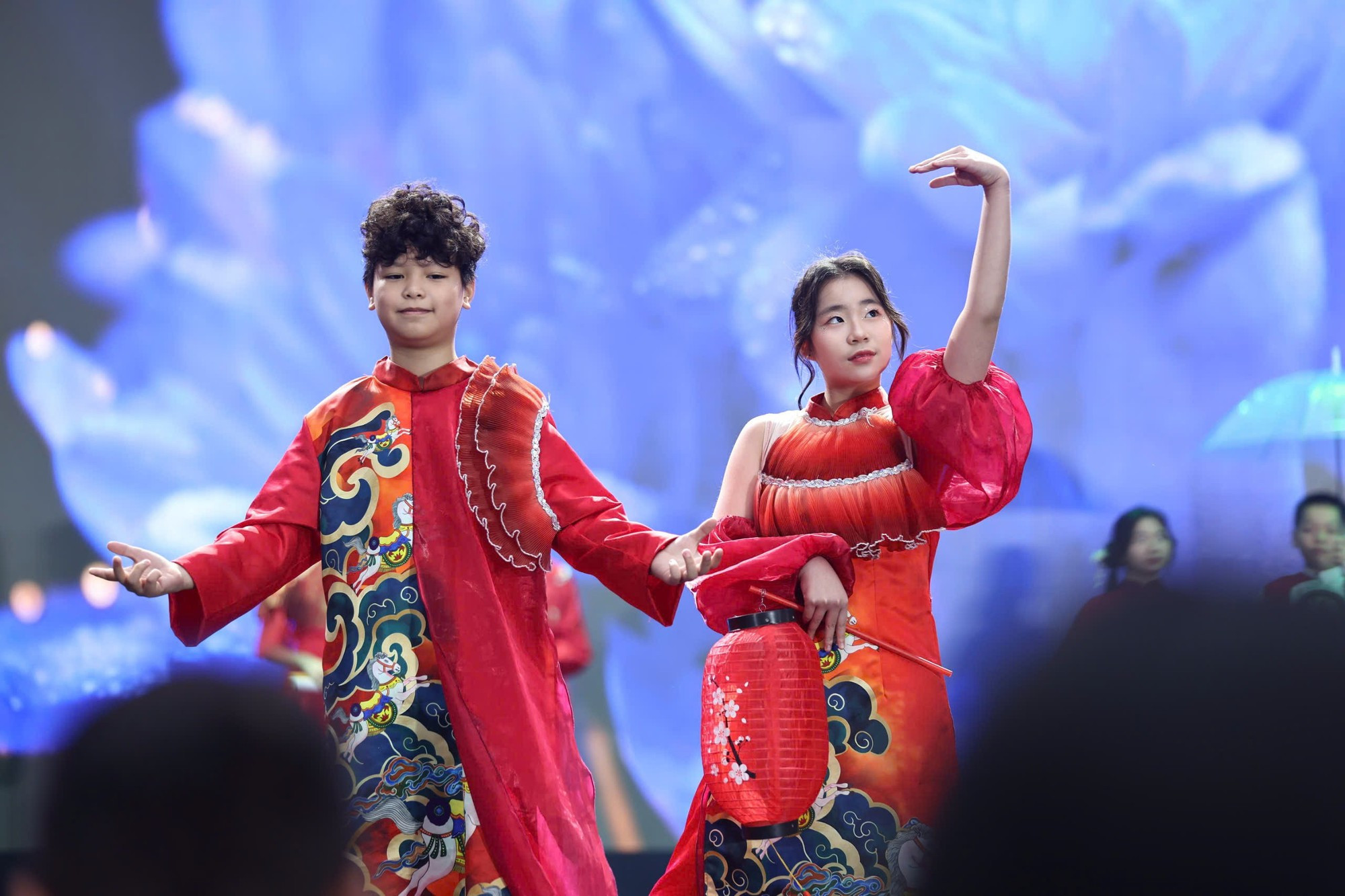 Cada diseño refleja la belleza de la cultura vietnamita, su diversidad y espíritu de integración internacional.