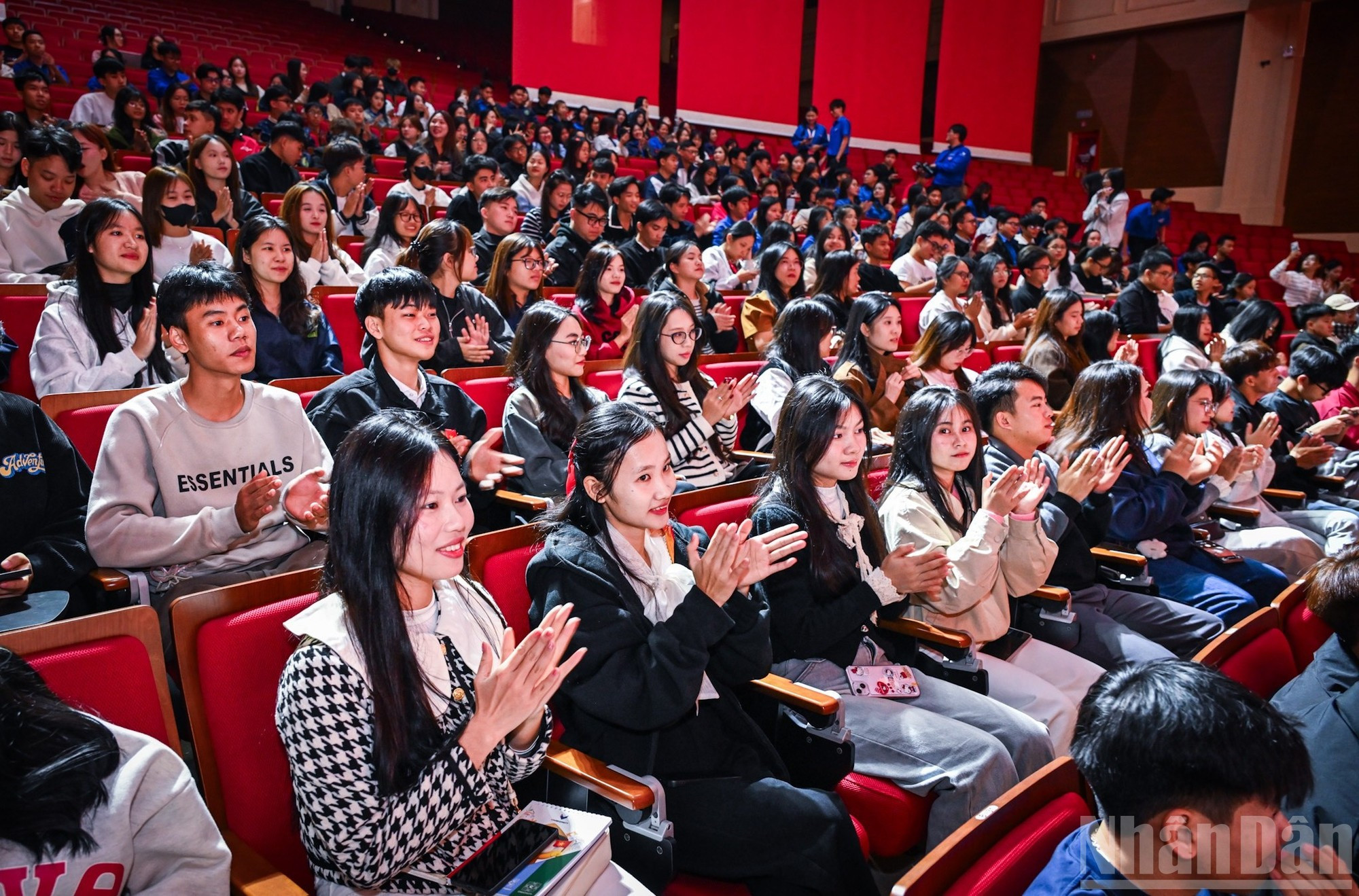 Acuden a la actividad estudiantes de la universidad sede y de otros centros de educación superior en Hanói.