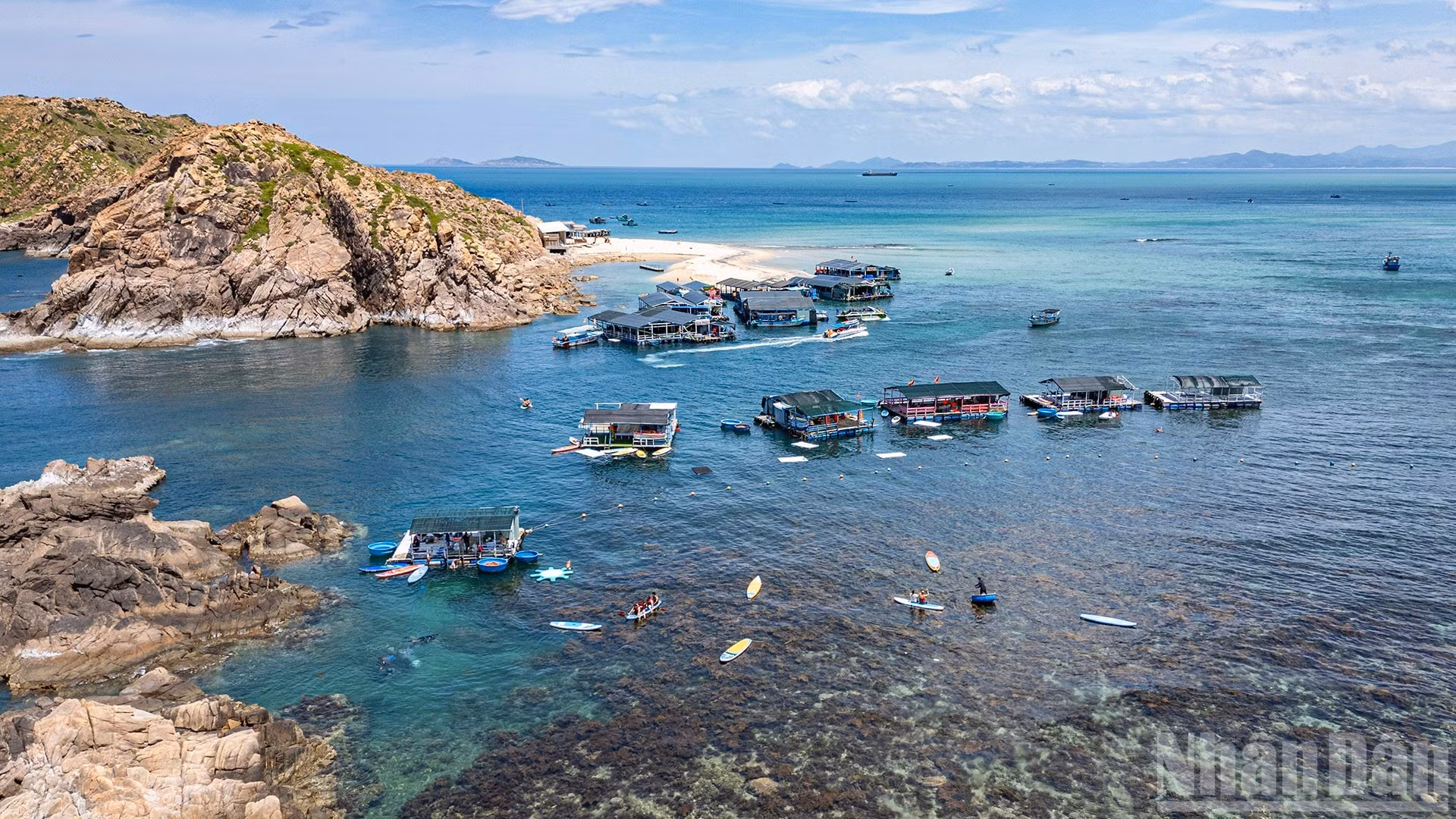 Hon Kho también es famosa por sus coloridos arrecifes de coral.