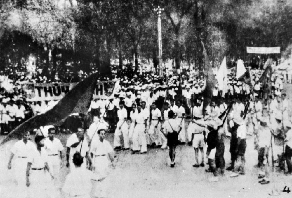 Ciudadanos de Saigón responden al Llamamiento al Levantamiento general del Comité Central del Partido y del Presidente Ho Chi Minh. (Foto: Archivo de VNA)