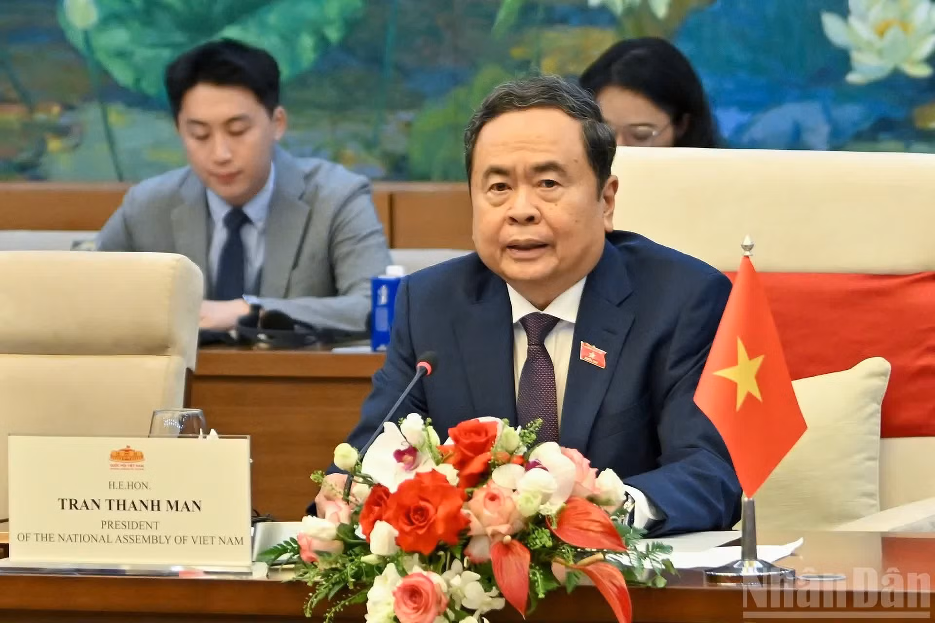 El presidente de la Asamblea Nacional de Vietnam, Tran Thanh Man, habla en la reunión.