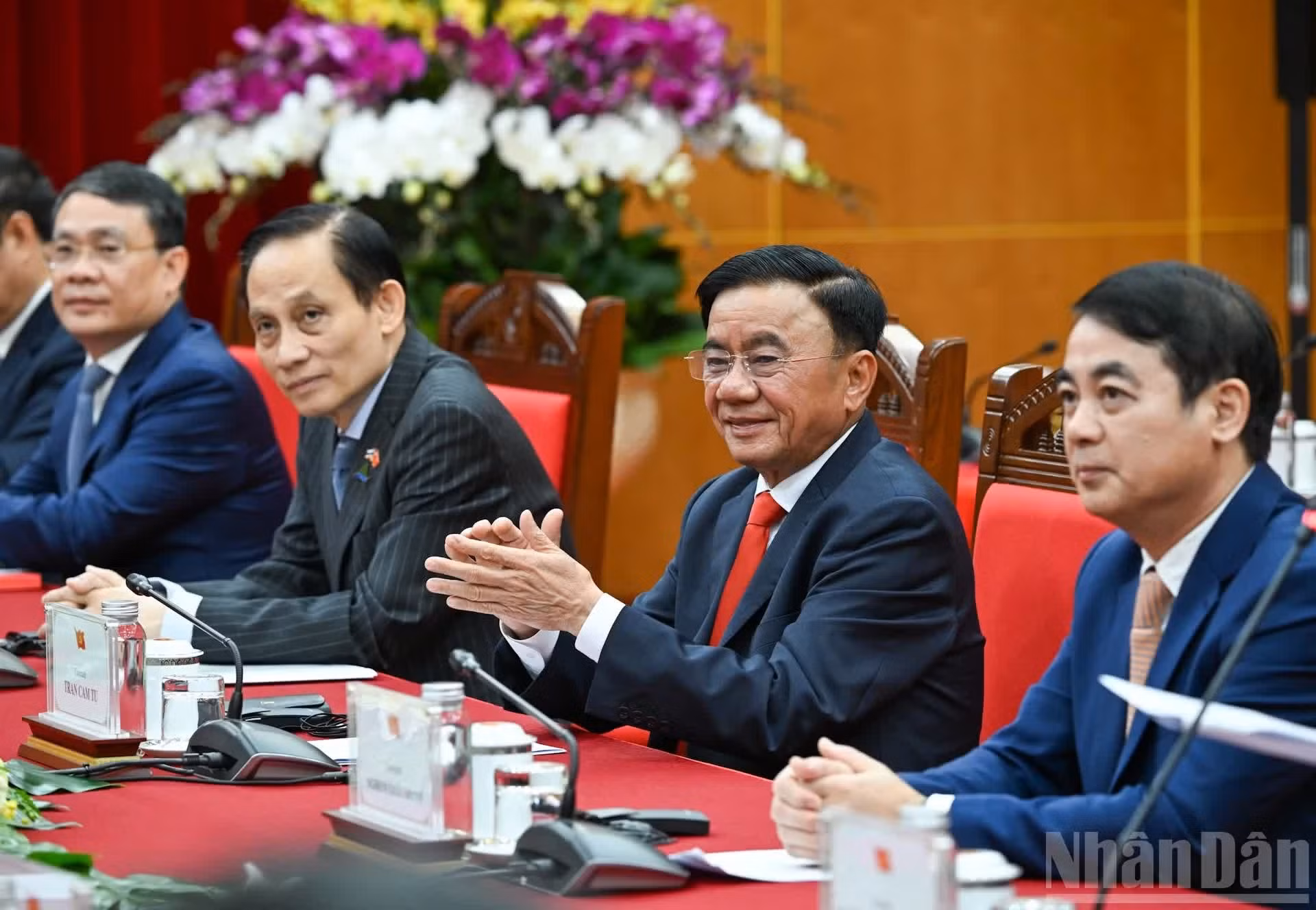 El miembro del Buró Político e integrante permanente del Secretariado del Comité Central del Partido Comunista de Vietnam, Tran Cam Tu, en la cita.