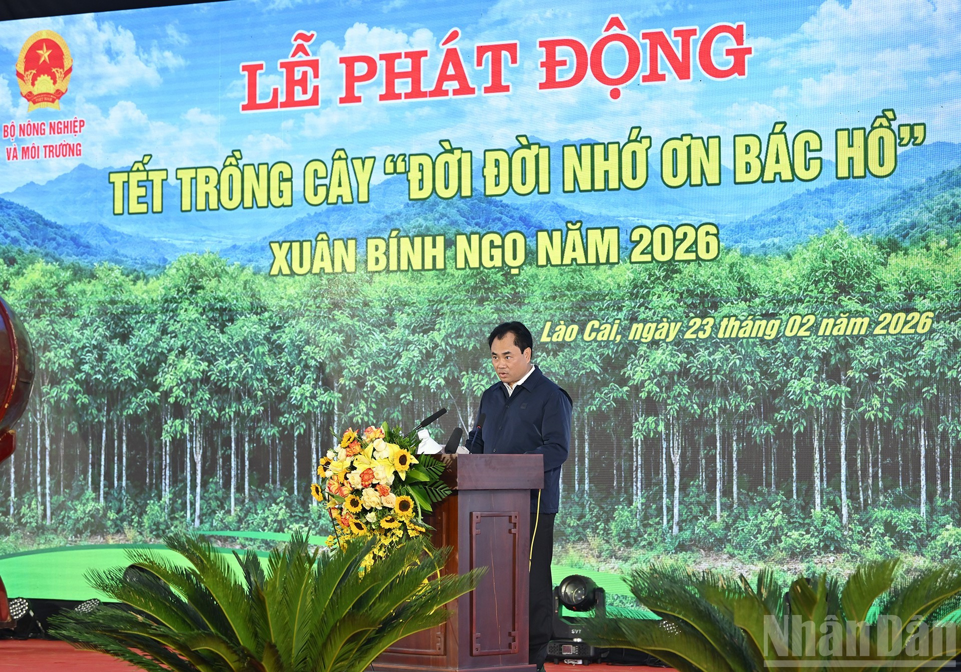 El secretario del Comité del Partido Comunista de Vietnam en Lao Cai, Trinh Viet Hung, habla en la ceremonia.