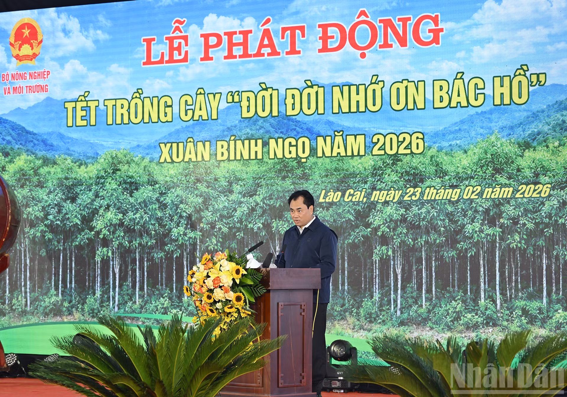 El secretario del Comité del Partido Comunista de Vietnam en Lao Cai, Trinh Viet Hung, habla en la ceremonia.