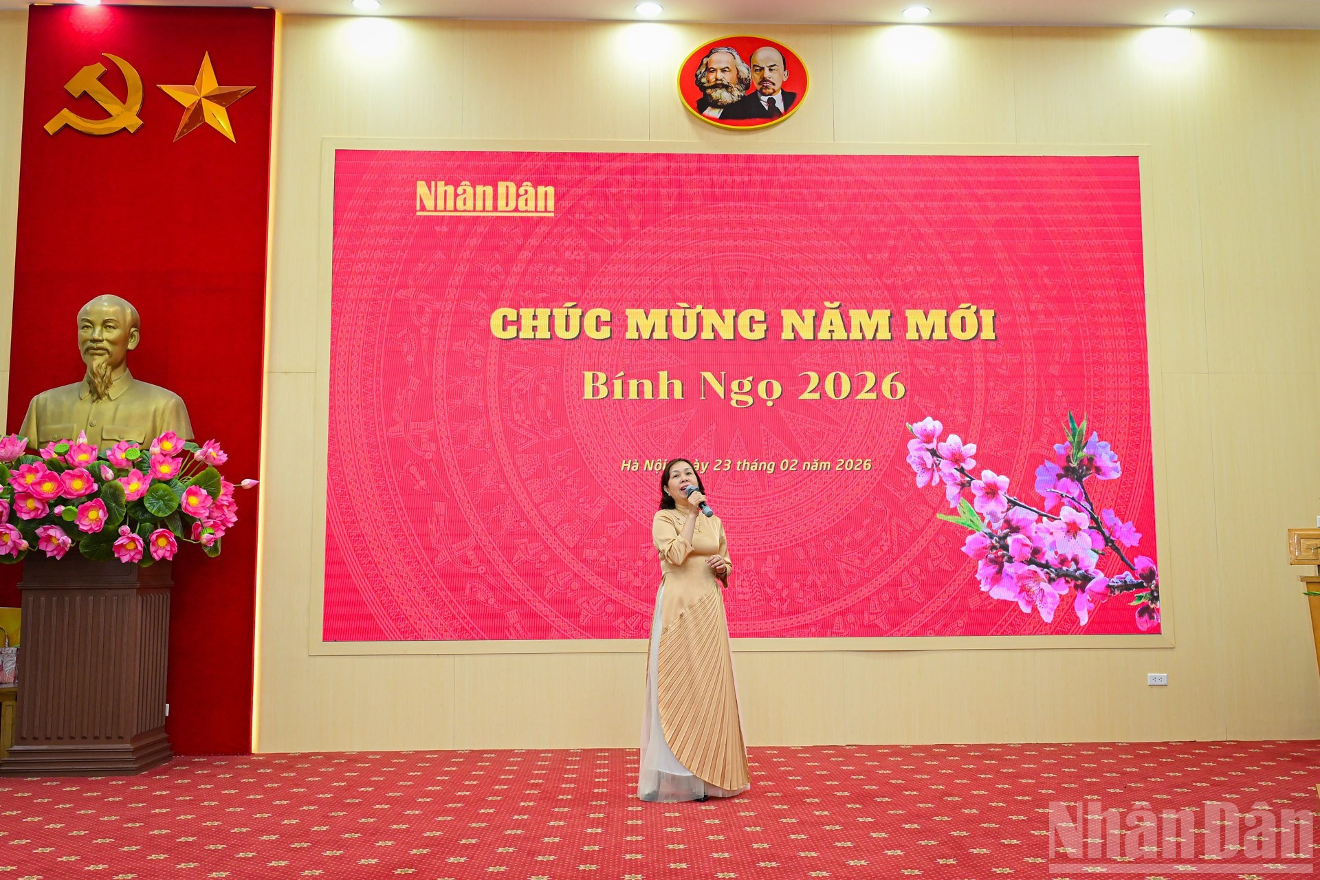 Una actuación artística en la reunión.