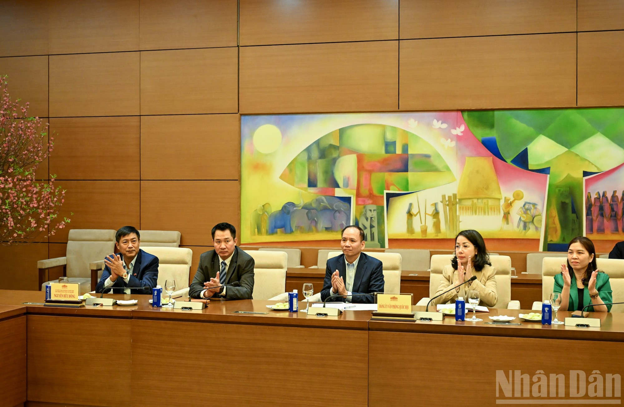 Jefes de comisiones y de la Oficina de la AN asisten a la reunión.