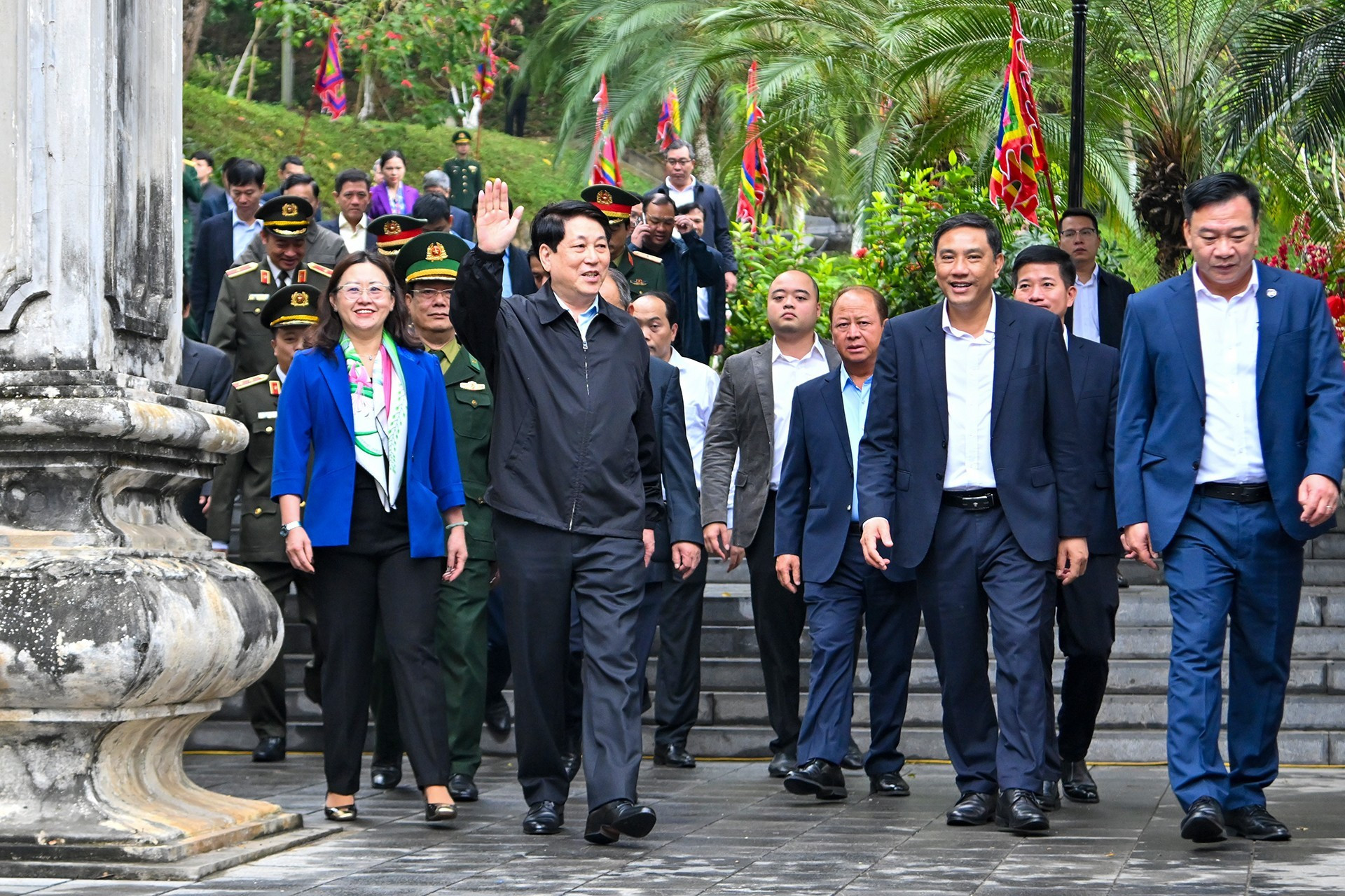 La delegación acude al templo Thuong, situado en un barrio que también se llama Lao Cai.