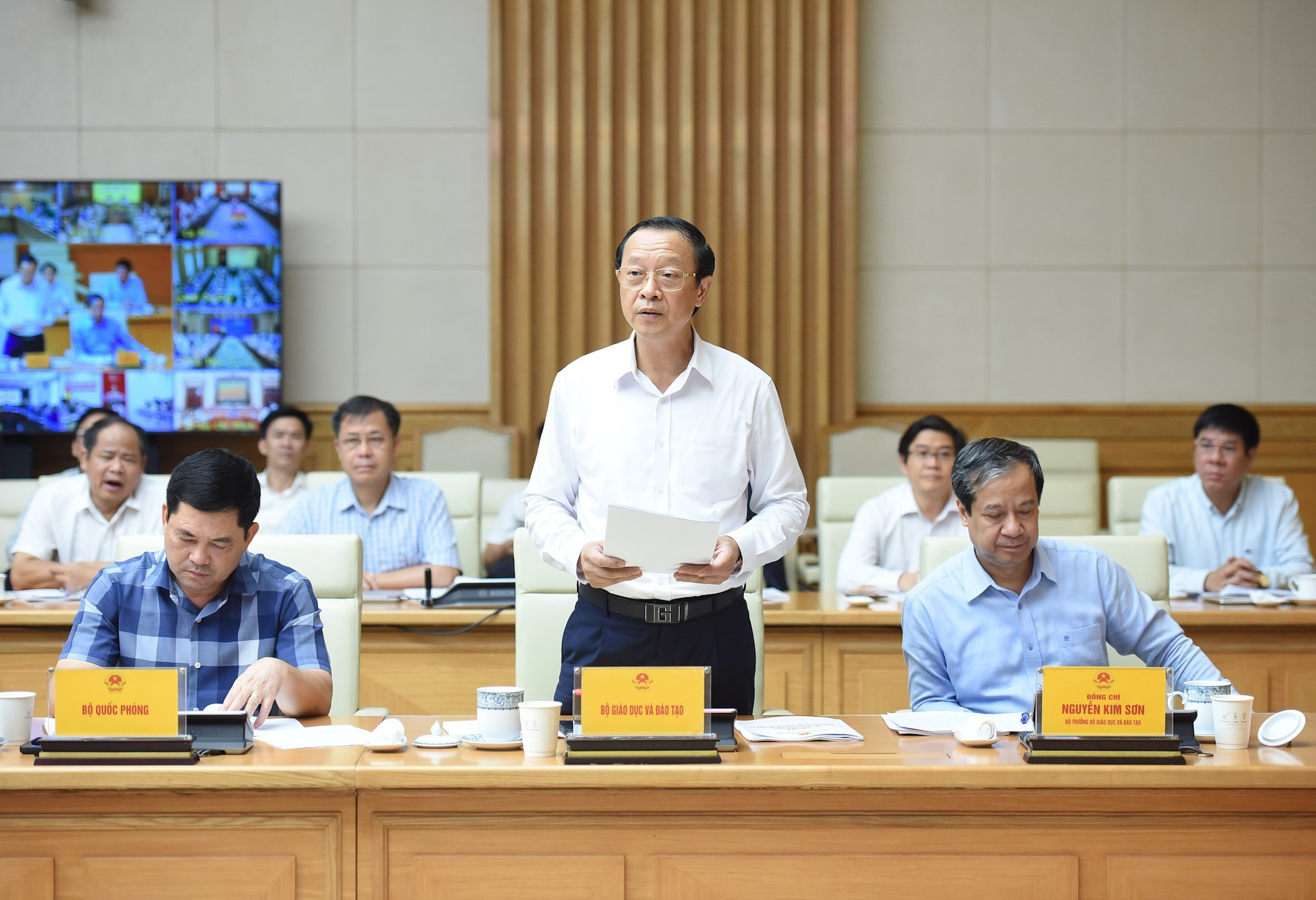 El viceministro permanente de Educación y Formación, Pham Ngoc Thuong, habla del examen.