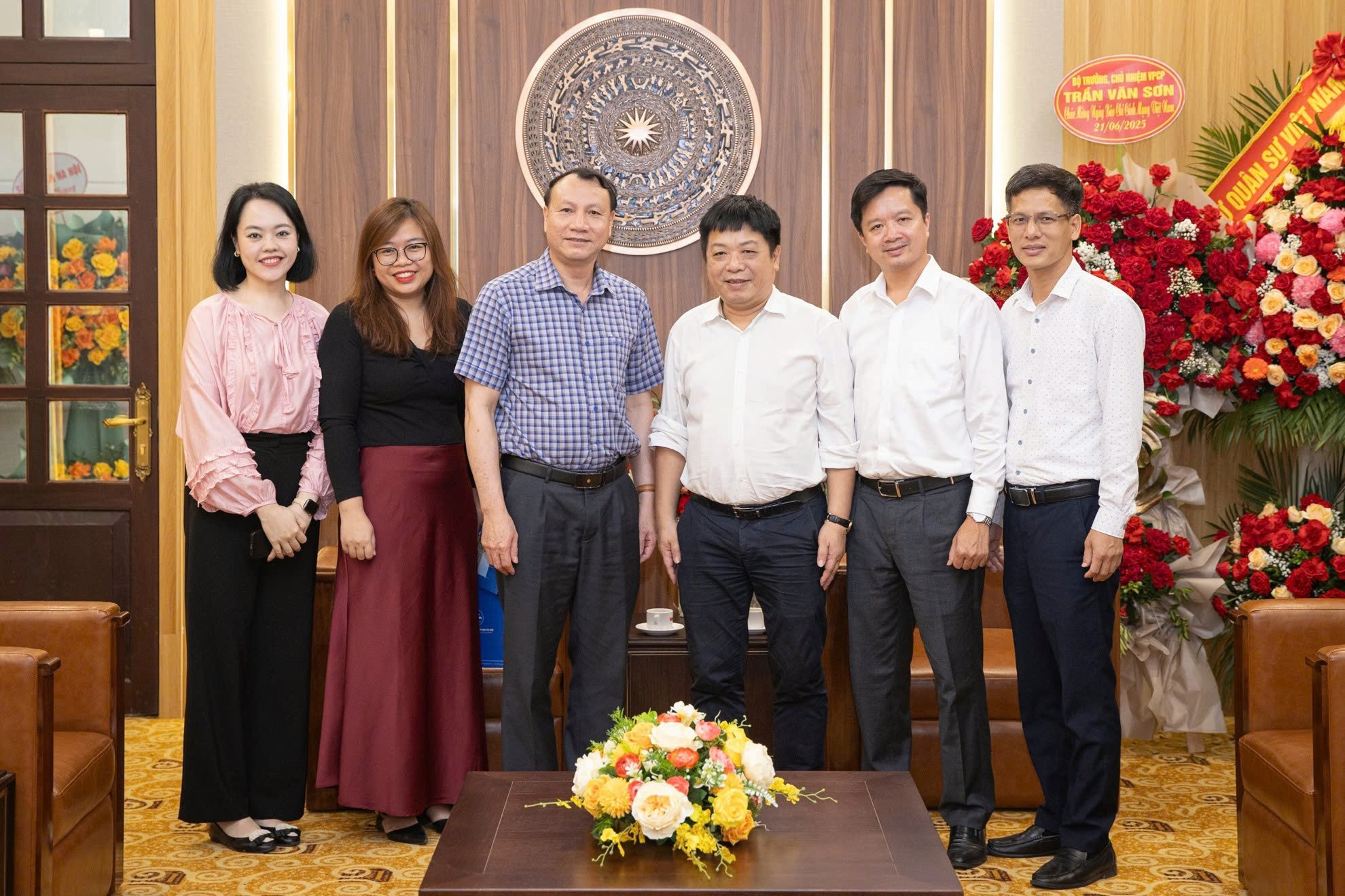 La Universidad Pedagógica de Hanói también envía sus felicitaciones por la efeméride.