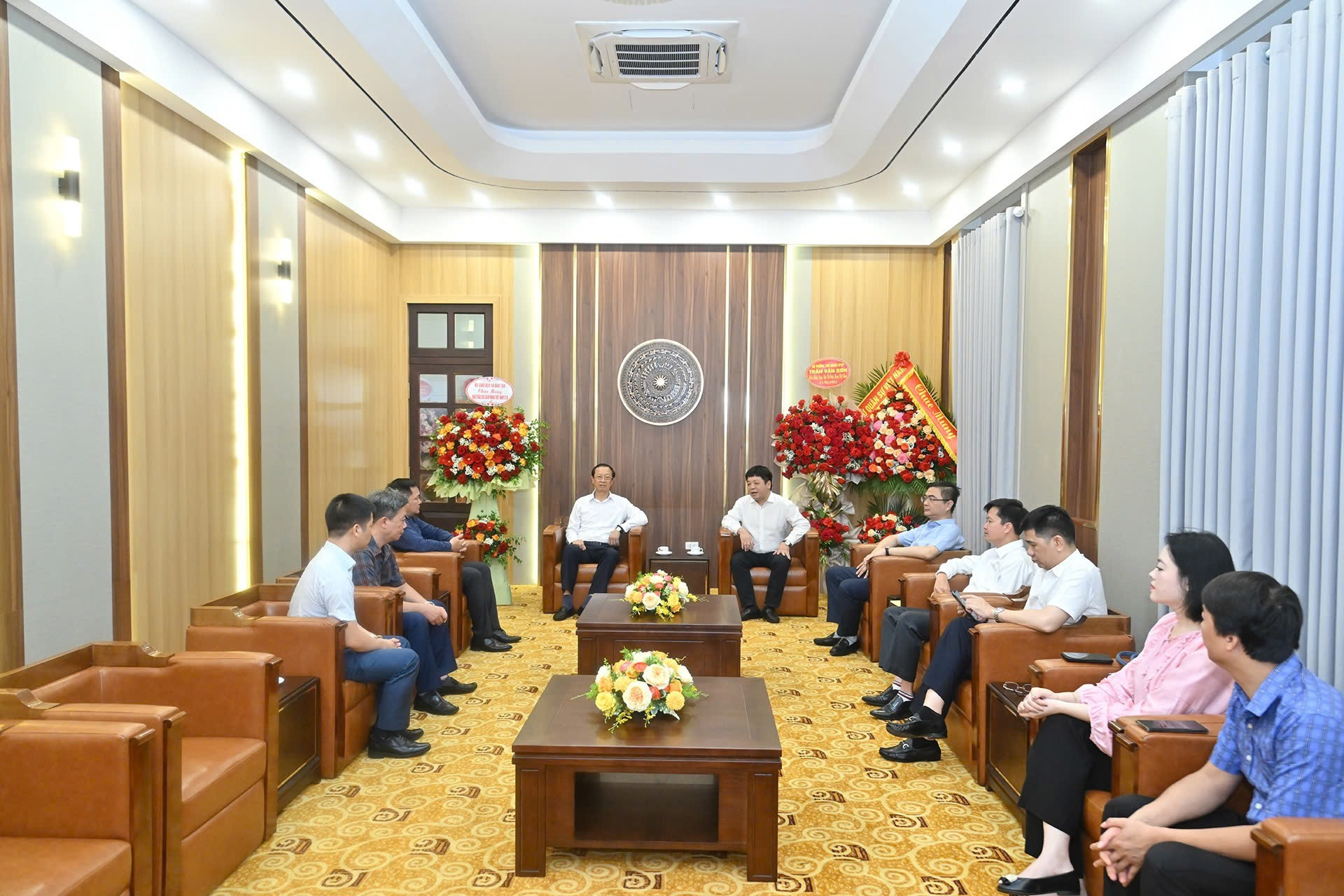 En nombre de los dirigentes de su cartera, el viceministro de Educación y Formación Pham Ngoc Thuong agradece el apoyo de este órgano central del Partido a la educación nacional, en particular a las actividades del ministerio.