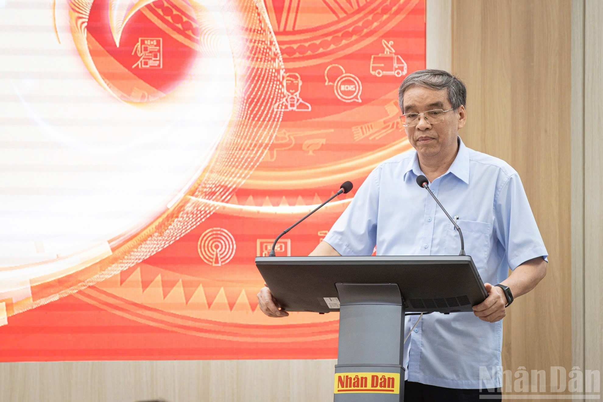 Van Bac, exjefe del Departamento de Construcción del Partido en Nhan Dan y exreportero del Secretario General del Partido, comparte su experiencia. Van Bac, exjefe del Departamento de Construcción del Partido en Nhan Dan y exreportero del Secretario General del Partido, comparte su experiencia.