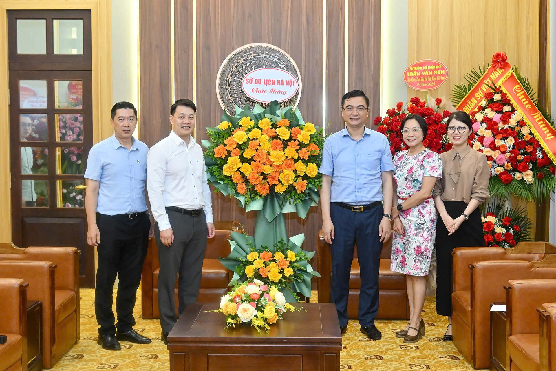 El Servicio de Turismo de Hanói envía su enhorabuena a la agencia central de comunicación.