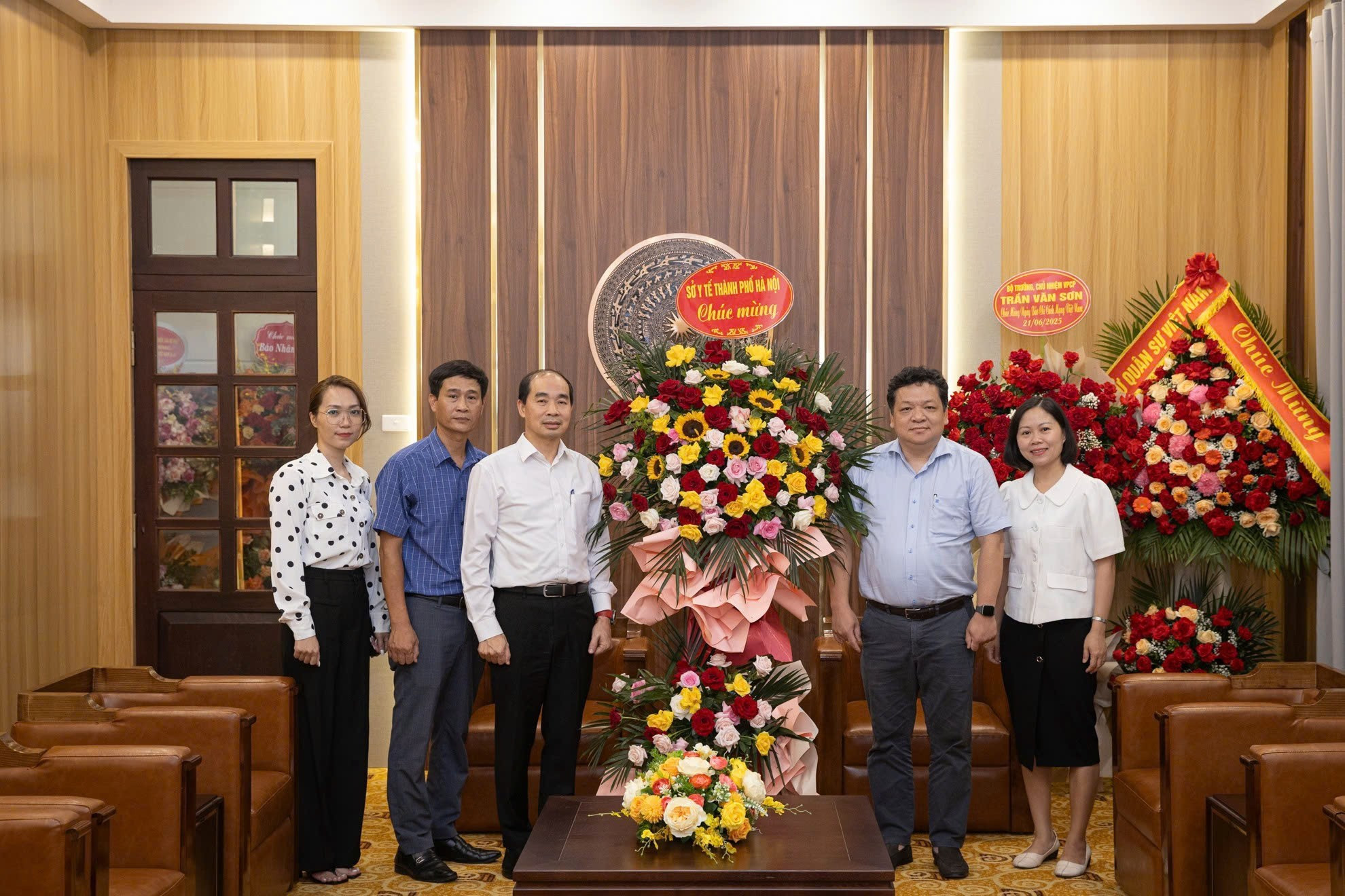Representantes del Servicio de Salud Pública de Hanói elogian la renovación de la agencia de comunicación del Partido.