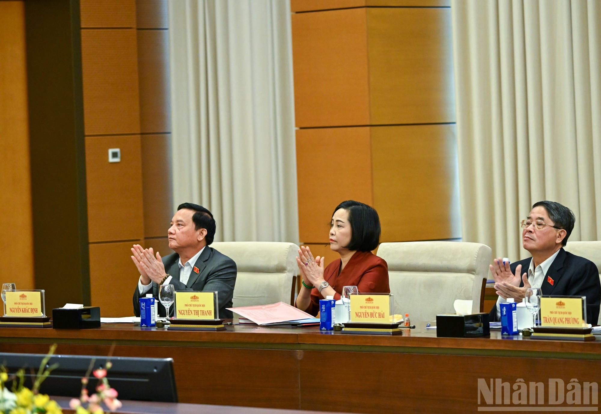 Los vicepresidentes de la Asamblea Nacional en el coloquio.