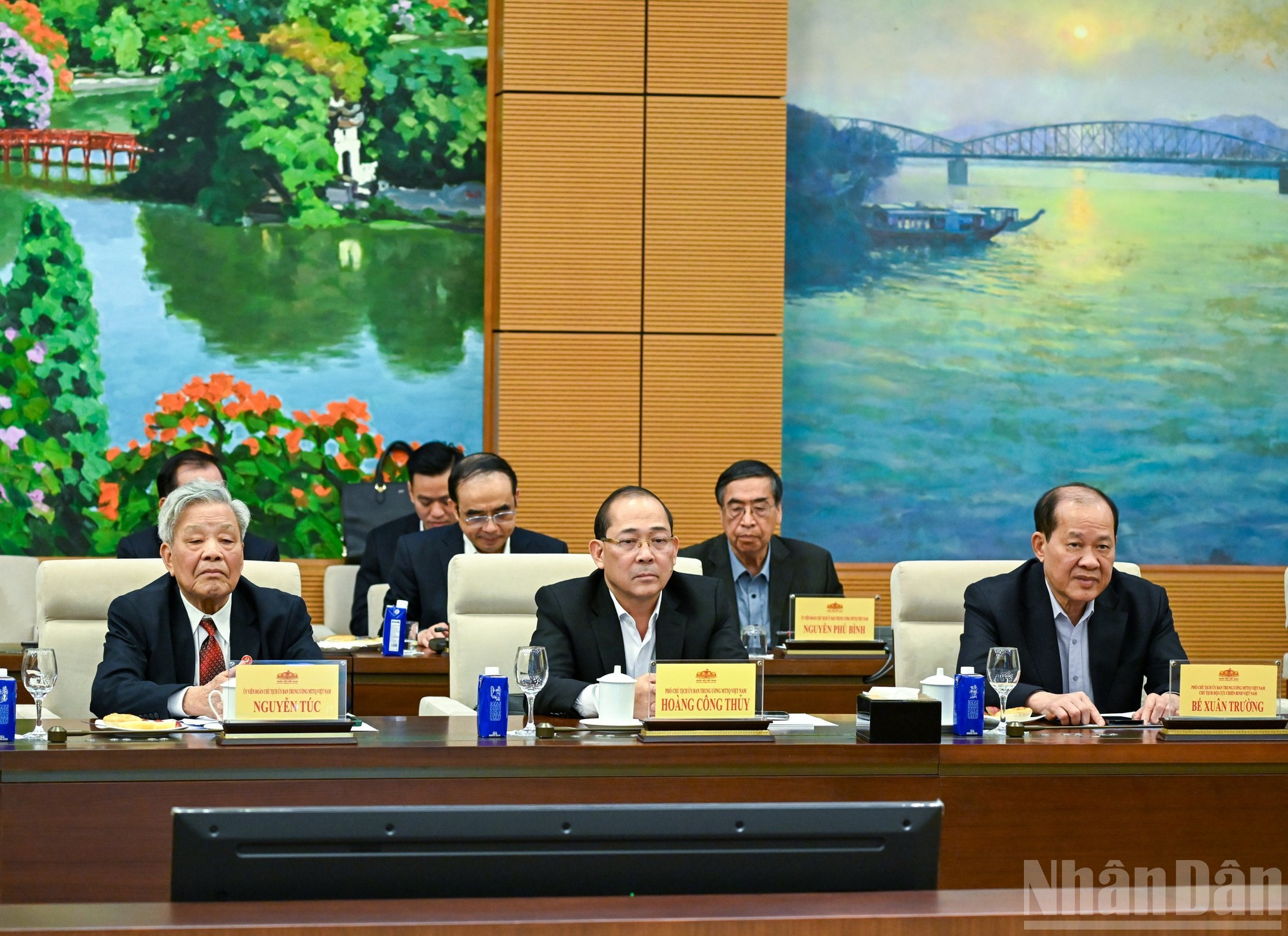 Miembros del Presídium del Comité Central del Frente de la Patria de Vietnam.