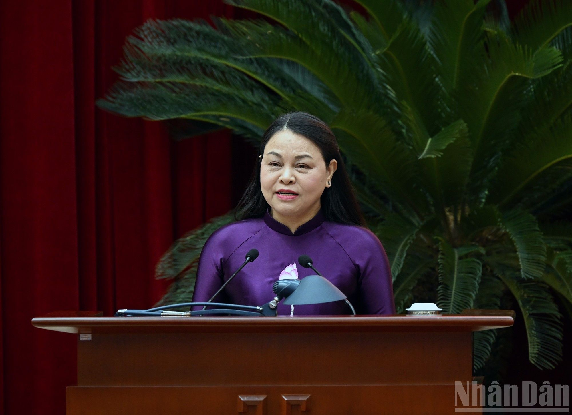 La jefa adjunta permanente de la Oficina del PCV, Nguyen Thi Thu Ha, da las palabras inaugurales.