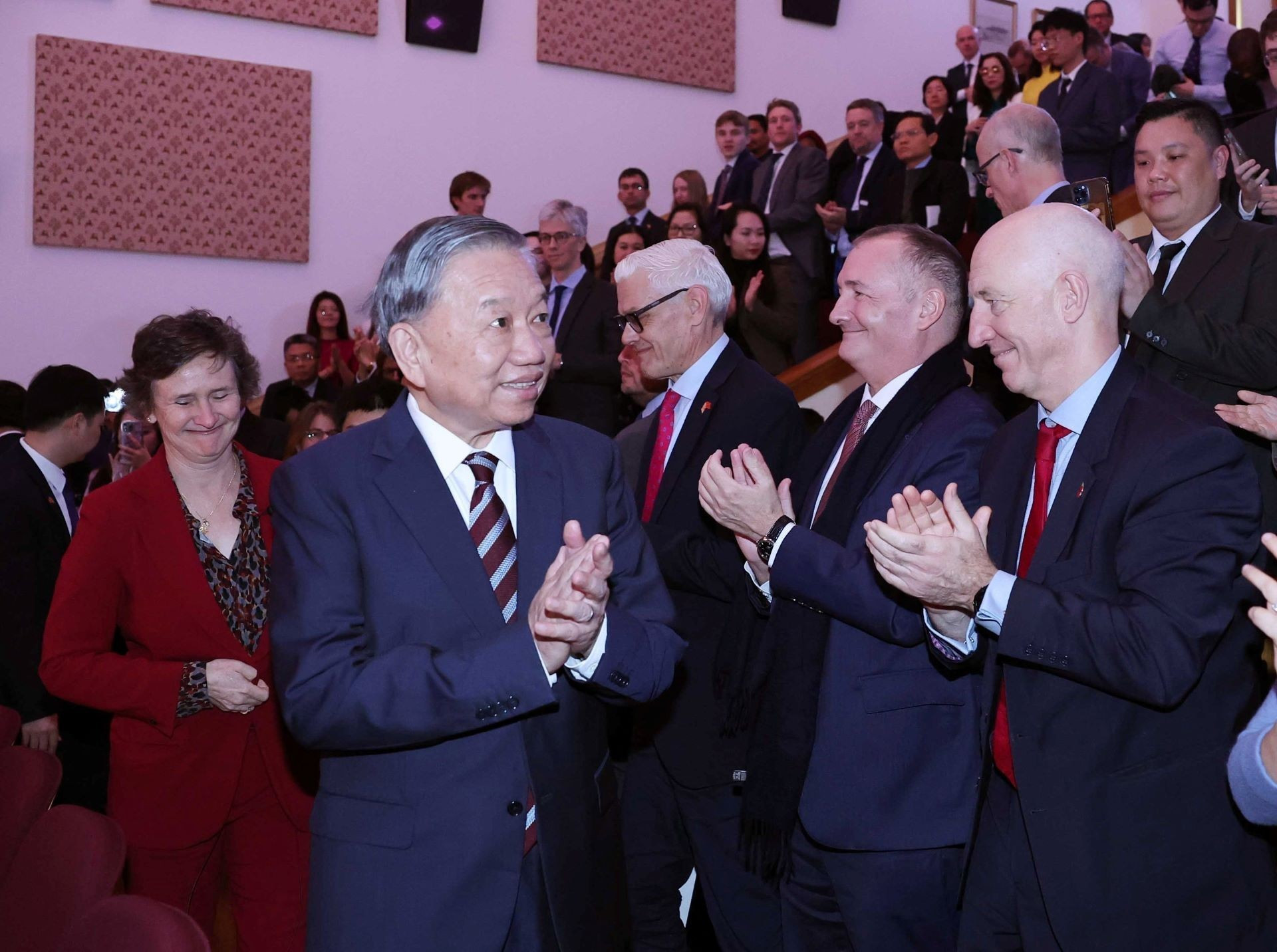 El secretario general del Partido Comunista de Vietnam, To Lam, en el evento. El secretario general del Partido Comunista de Vietnam, To Lam, en el evento.