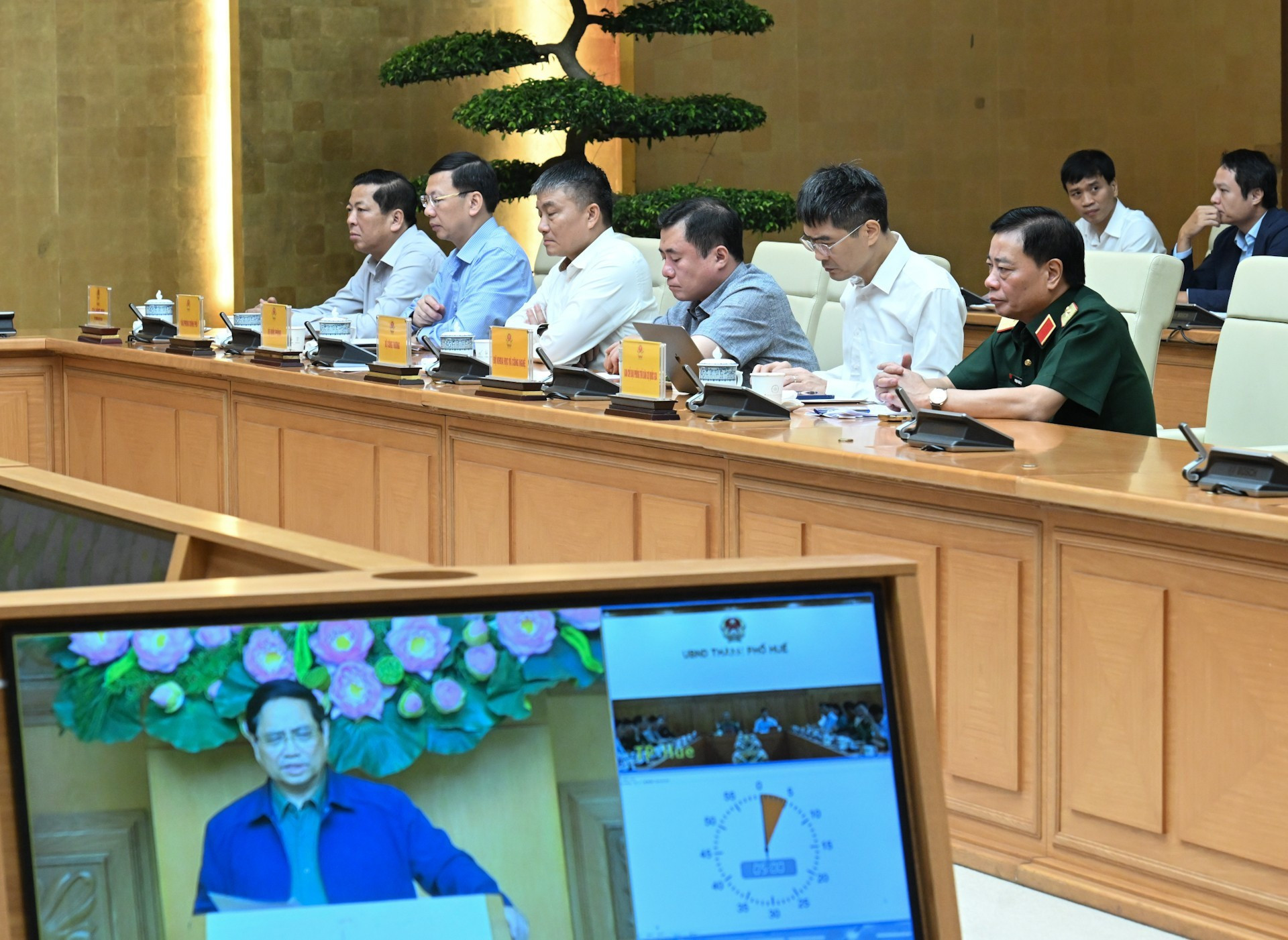 Representantes de ministerios y sectores asisten a la reunión en Hanói. Representantes de ministerios y sectores asisten a la reunión en Hanói.
