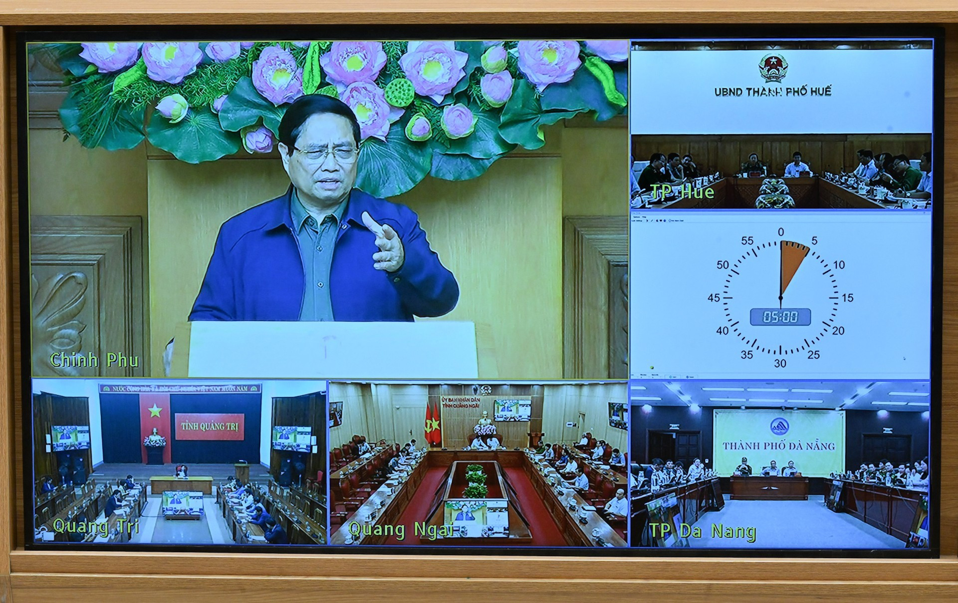 La discusión fue transmitida en vivo a las provincias y ciudades afectadas, incluidas Quang Tri, Quang Ngai, Hue y Da Nang. La discusión fue transmitida en vivo a las provincias y ciudades afectadas, incluidas Quang Tri, Quang Ngai, Hue y Da Nang.
