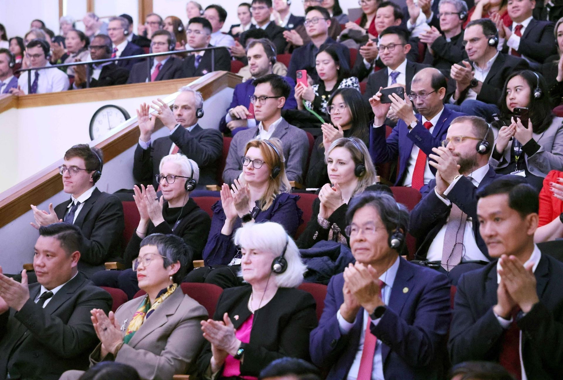Delegados a la reunión. Delegados a la reunión.