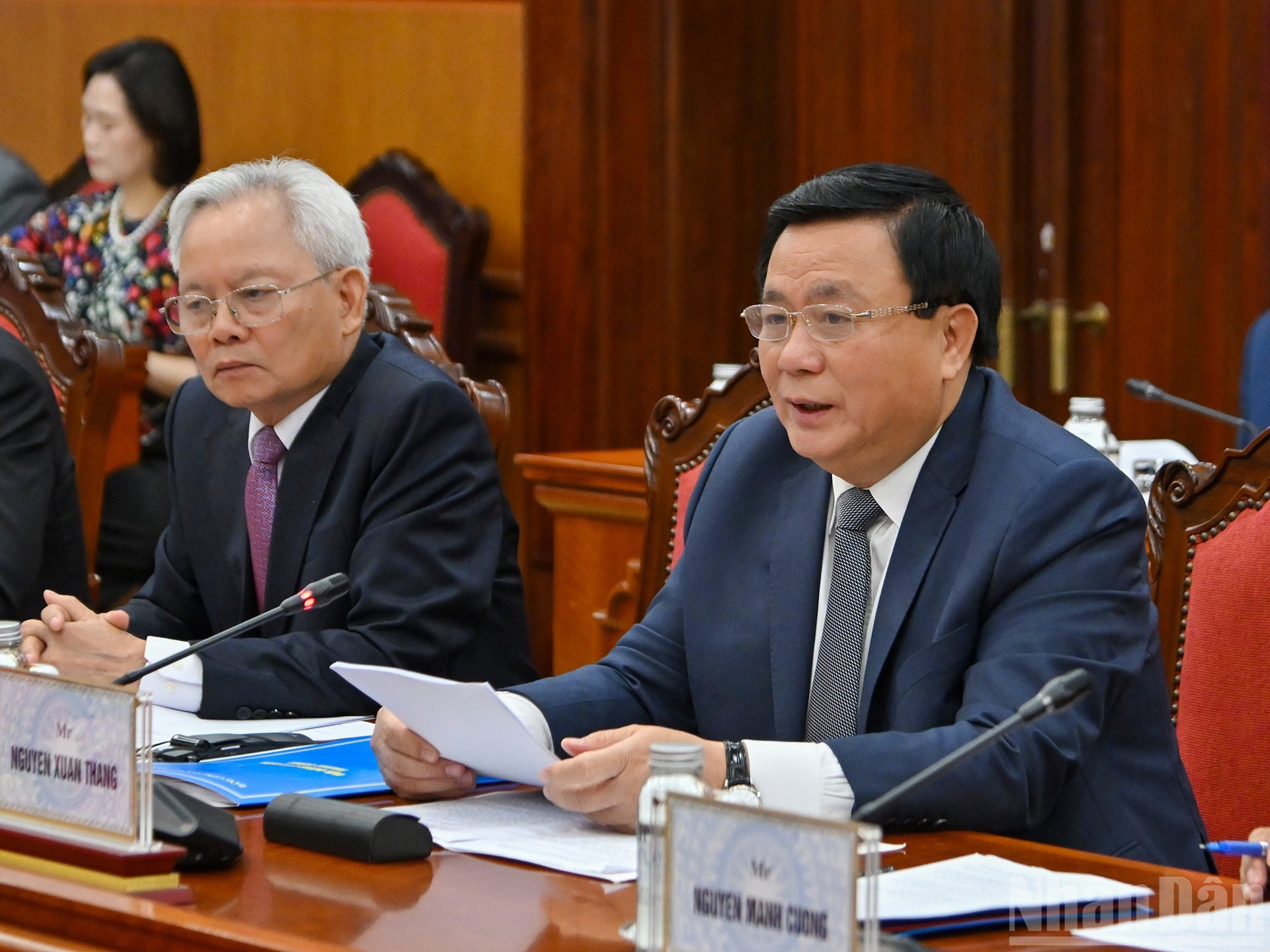 El jefe de la delegación del Partido Comunista de Vietnam, Nguyen Xuan Thang, habla en el simposio. El jefe de la delegación del Partido Comunista de Vietnam, Nguyen Xuan Thang, habla en el simposio.